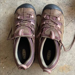 Keen hiking shoes-never worn